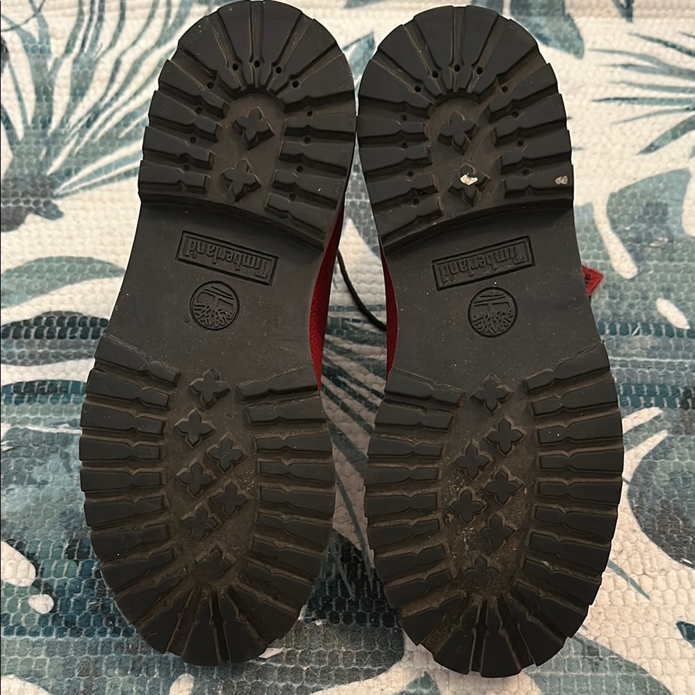 Timberland Red and Black Boots High-Top Design - Picture 4 of 5